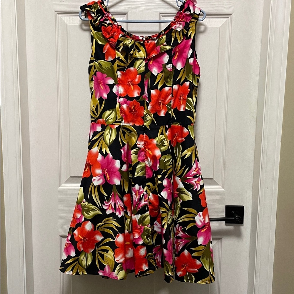 Voodoo Vixen | Black/Red | Hibiscus | Floral | Ruffled Neck | Mini Dress |Size L - Picture 7 of 17